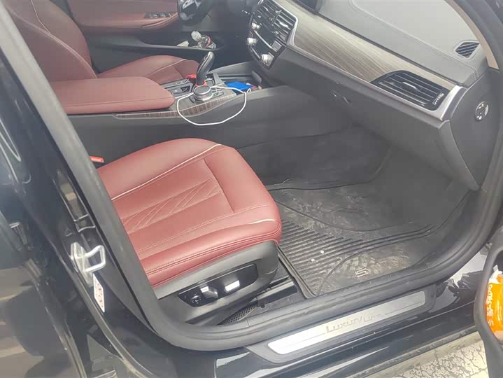 Photo 7 - BMW 5 Series Hybrid