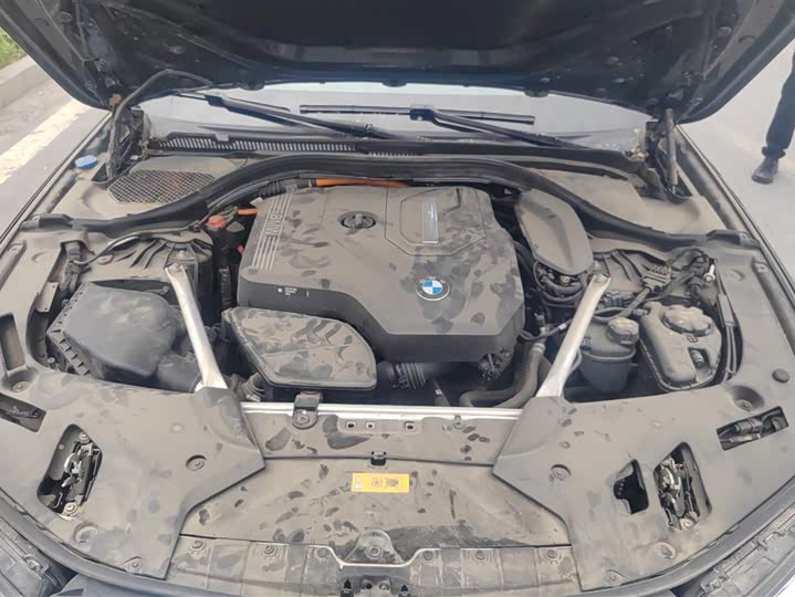 Photo 9 - BMW 5 Series Hybrid