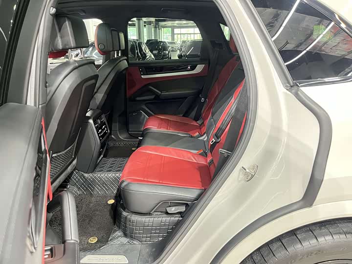 Photo 6 - Porsche Cayenne