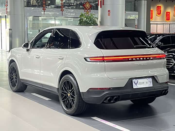 Photo 7 - Porsche Cayenne