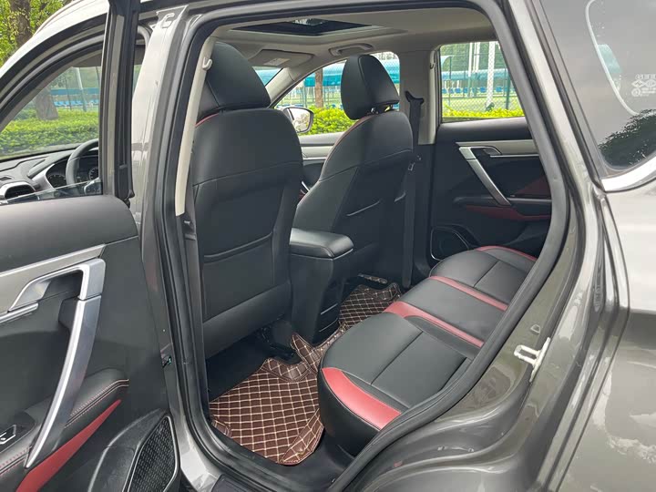 Фото 9 - Geely Coolray