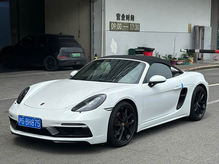 Фото 1 - Porsche 718