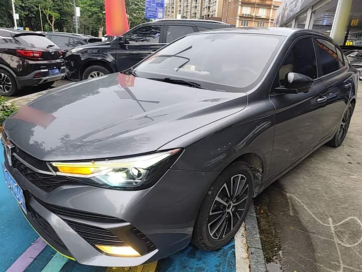 Roewe i5 2021 2021款 1.5L CVT钻石版