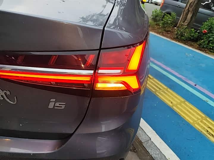 Roewe i5 2021 2021款 1.5L CVT钻石版