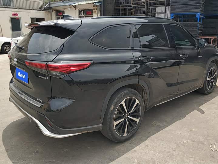 Фото 3 - Toyota Crown Kluger