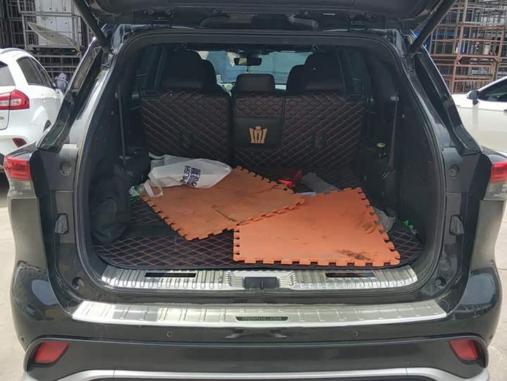 Фото 4 - Toyota Crown Kluger