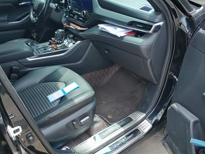 Фото 8 - Toyota Crown Kluger
