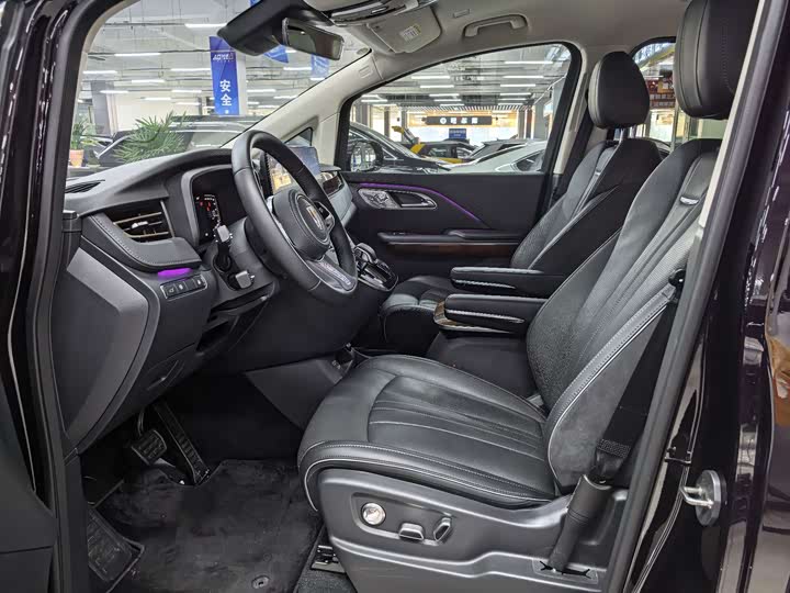 2024 Hongqi HQ9 Hybrid