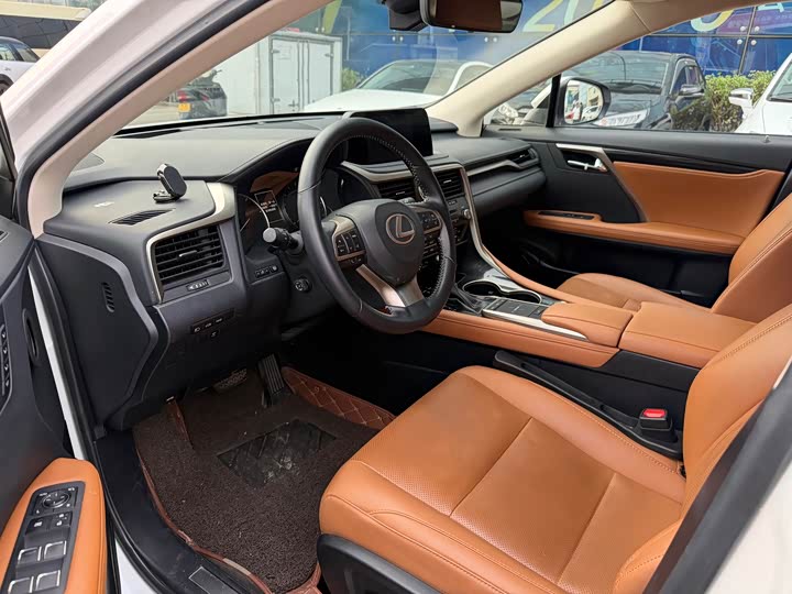 Фото 4 - Lexus RX