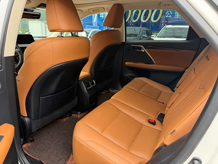Фото 5 - Lexus RX