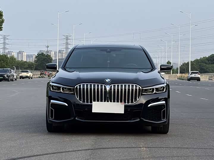 Фото 2 - BMW 7 Series