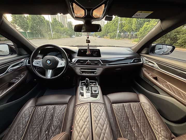 Фото 4 - BMW 7 Series