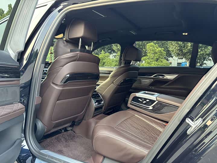 Фото 6 - BMW 7 Series