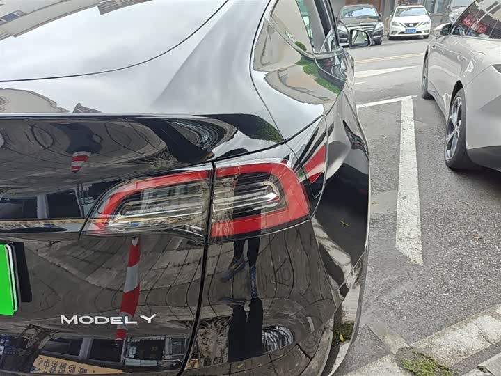 Zdjęcie 8 - Tesla Model Y