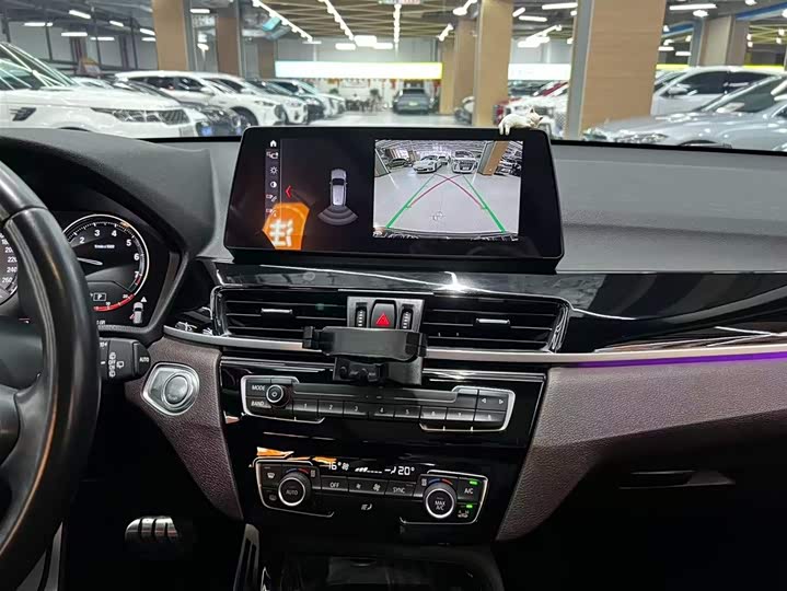 Фото 8 - BMW X1