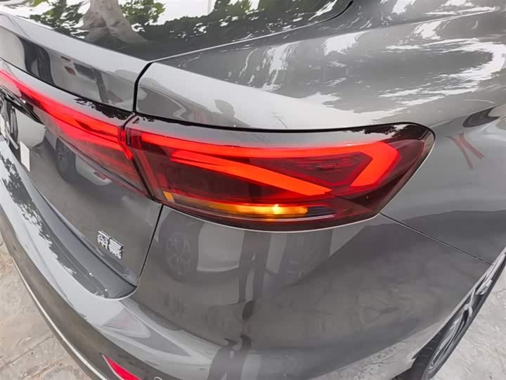 Фото 8 - Geely Emgrand