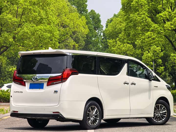 Фото 3 - Toyota Alphard