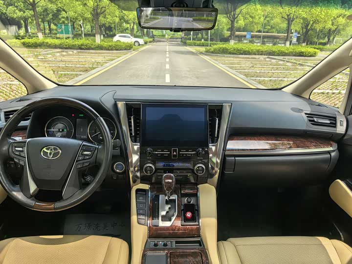 Фото 7 - Toyota Alphard
