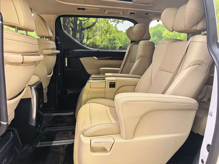 Фото 8 - Toyota Alphard