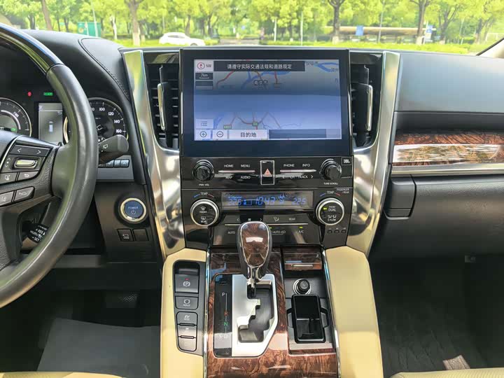 Фото 9 - Toyota Alphard