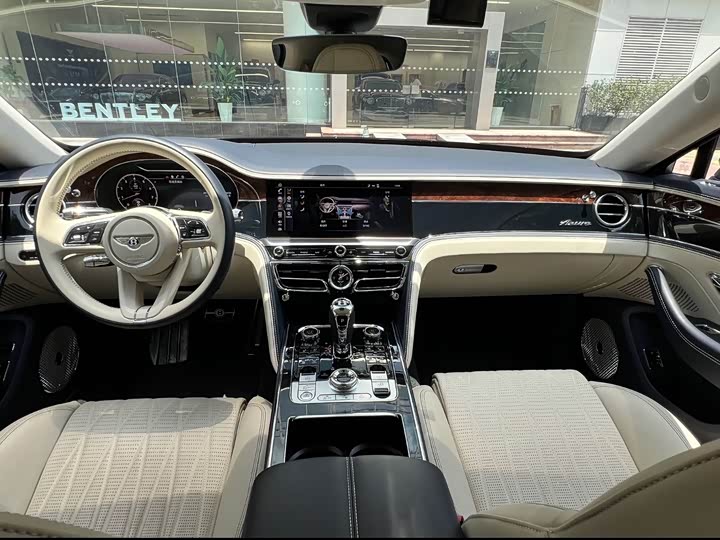 Фото 2 - Bentley Flying Spur