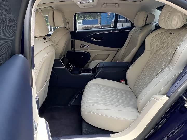 Фото 4 - Bentley Flying Spur