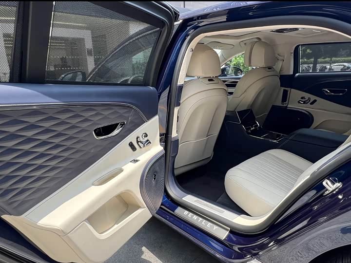 Фото 5 - Bentley Flying Spur