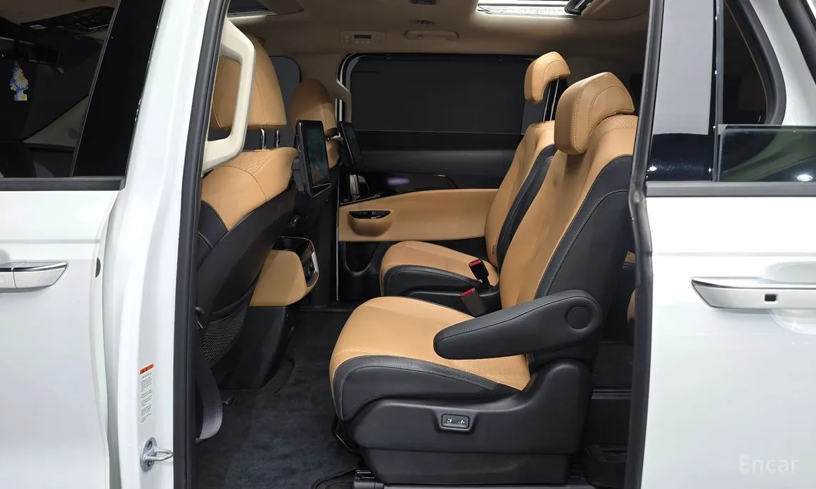 Фото 11 - Kia Carnival