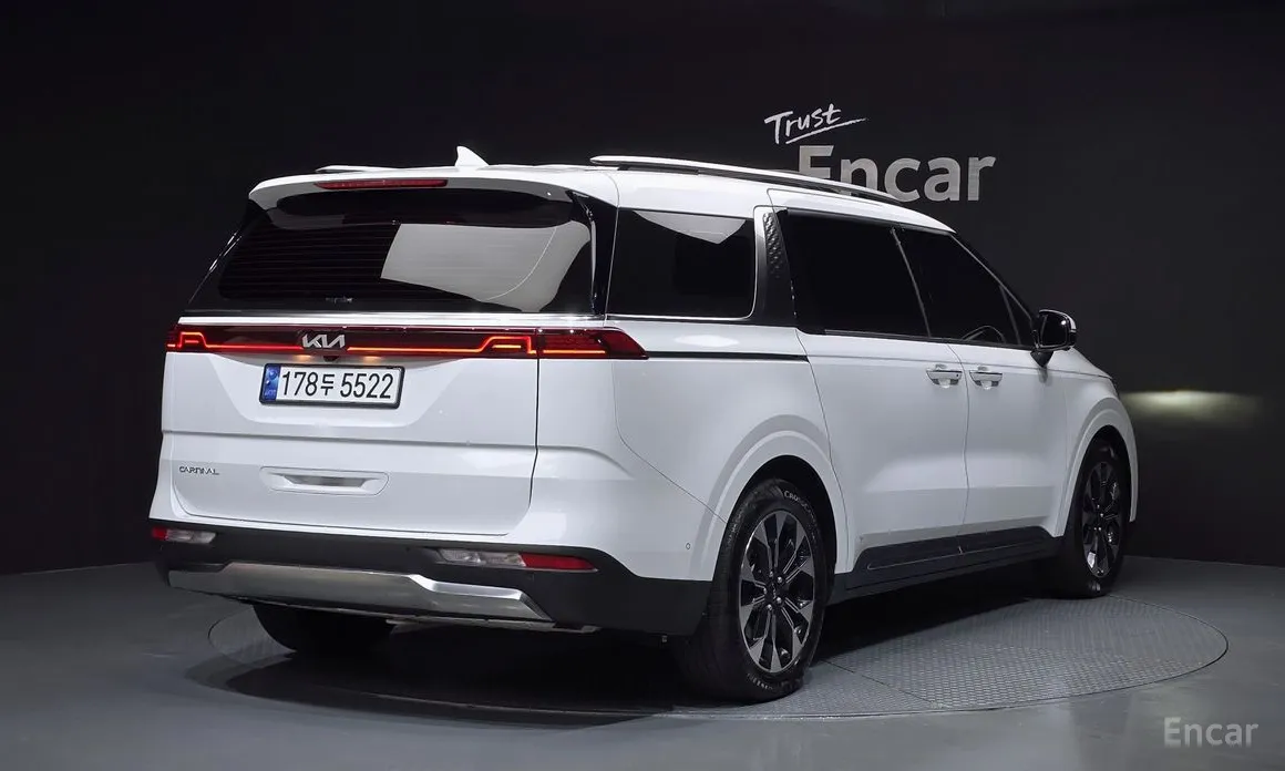 Фото 2 - Kia Carnival