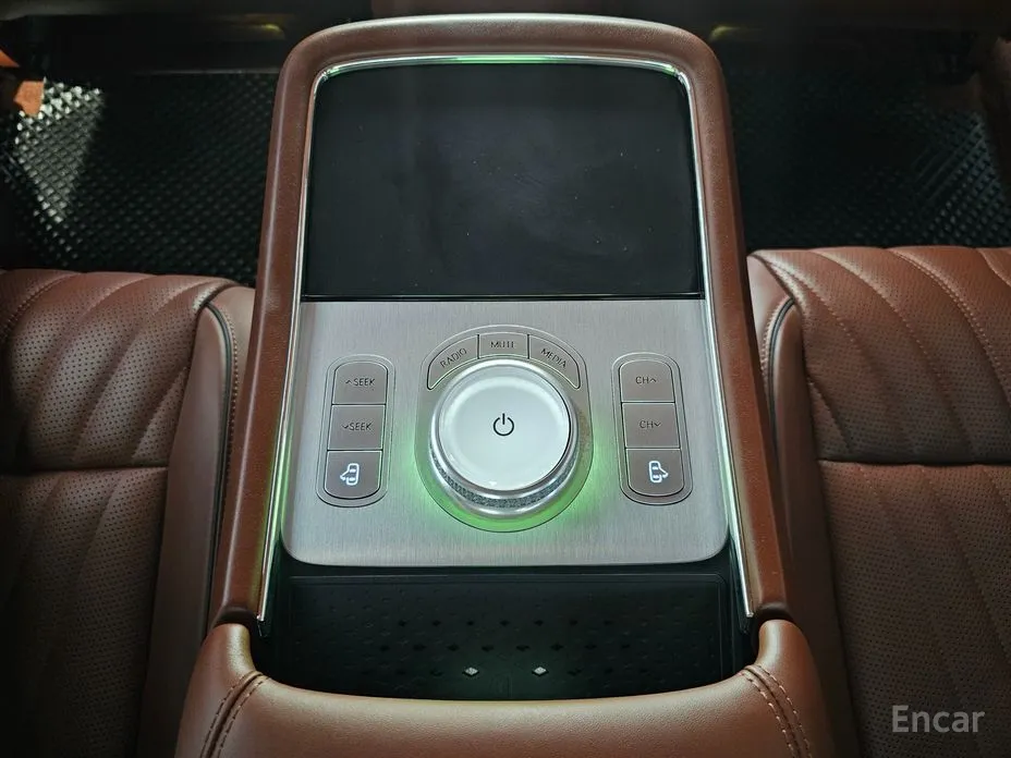Фото 10 - Genesis G90