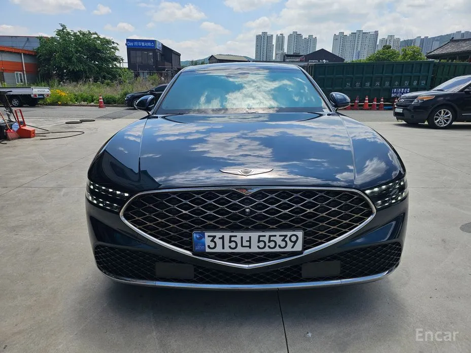 Фото 2 - Genesis G90