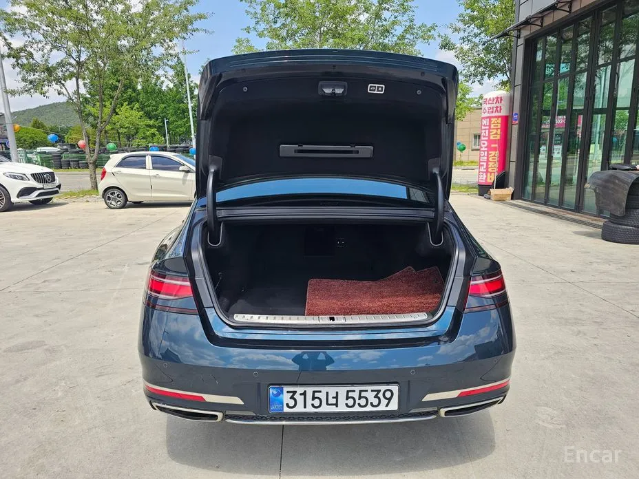 Фото 6 - Genesis G90