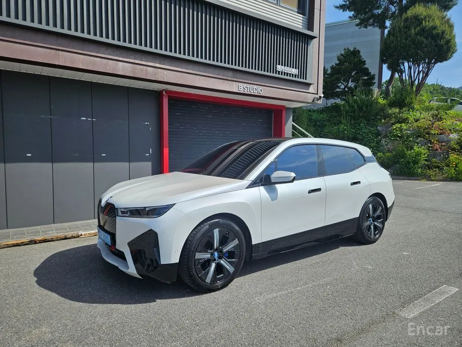 2021 BMW iX