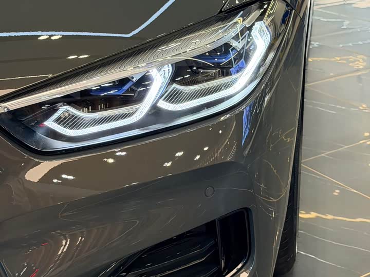 BMW 8 Series 2022 2022款 840i 双门轿跑车 M运动套装