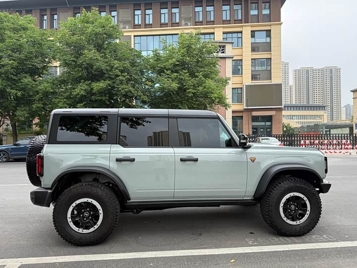 Фото 8 - Ford Bronco