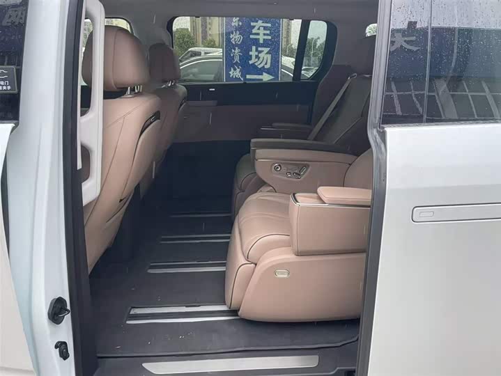 XPeng X9 2025 2025款 纯电 740超长续航 Max