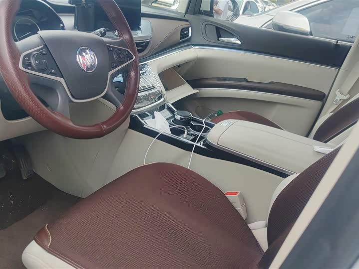 Zdjęcie 9 - Buick GL8 ES