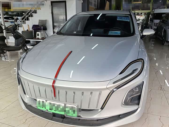 Фото 2 - Hongqi E-QM5