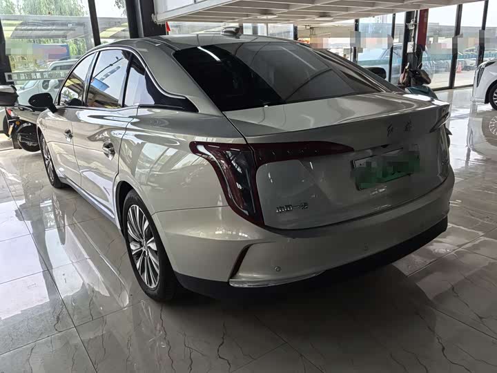 Фото 4 - Hongqi E-QM5