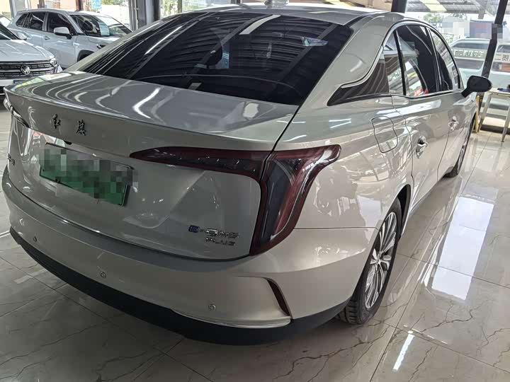 Фото 6 - Hongqi E-QM5