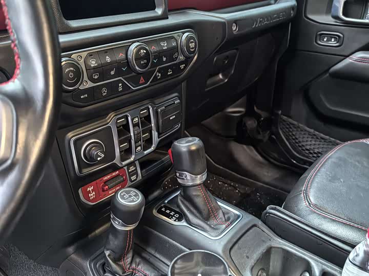 Jeep Wrangler 2021 2021款 2.0T 罗宾汉四门版