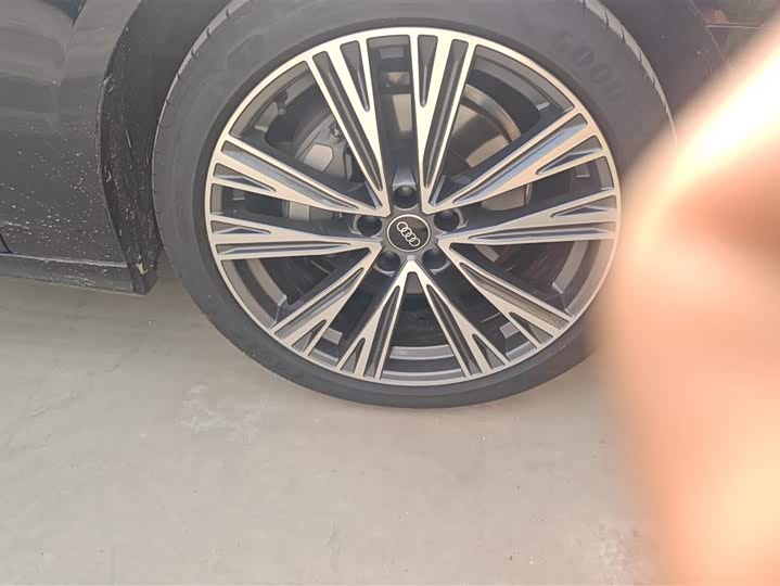 Photo 6 - Audi A6L