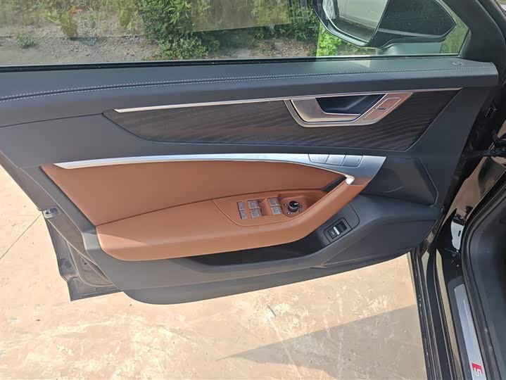 Photo 7 - Audi A6L