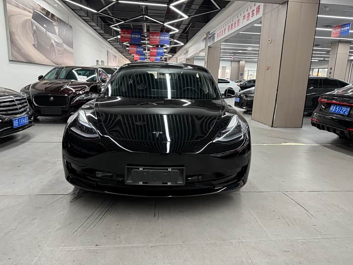 صورة 2 - Tesla Model 3