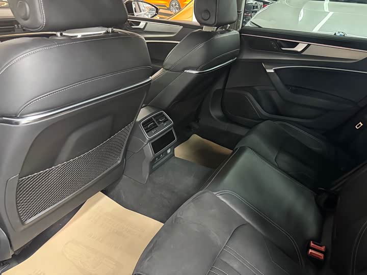 Фото 7 - Audi A7L