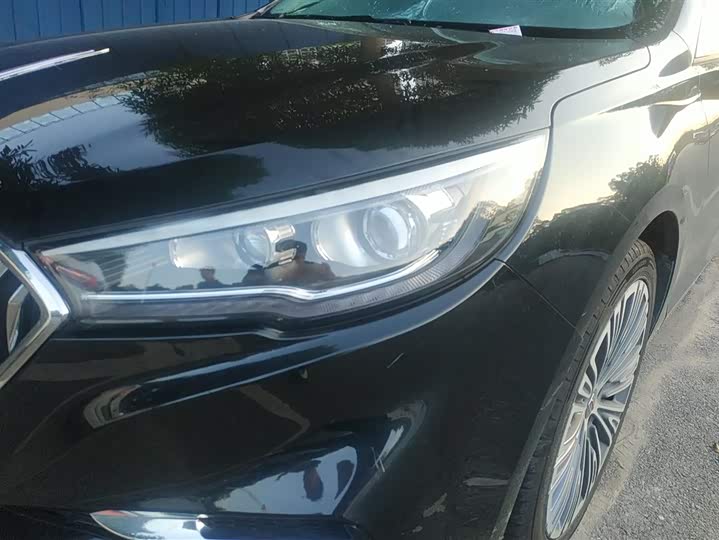 Фото 5 - Hongqi H5