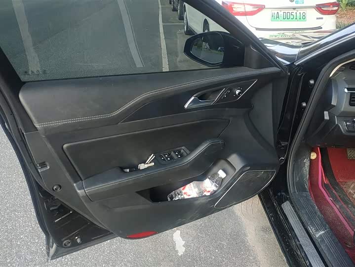 Фото 7 - Hongqi H5