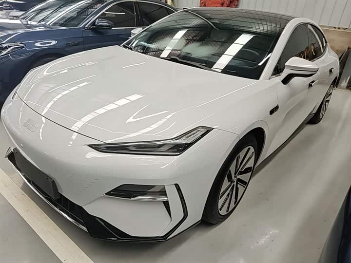 صورة 1 - Geely Galaxy E8