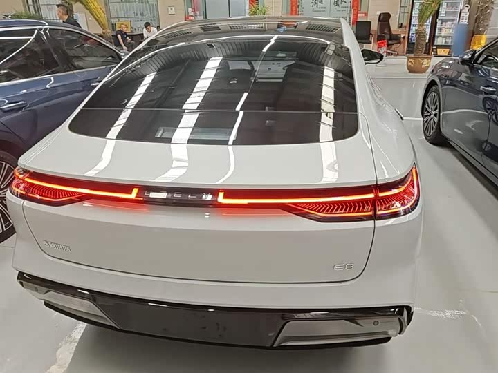 صورة 6 - Geely Galaxy E8