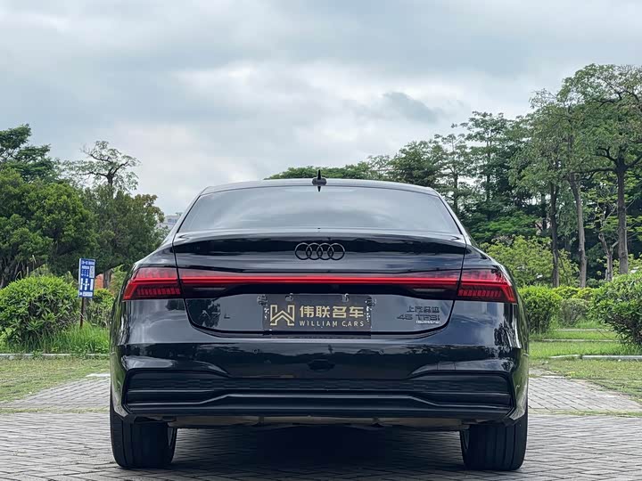 Фото 5 - Audi A7L